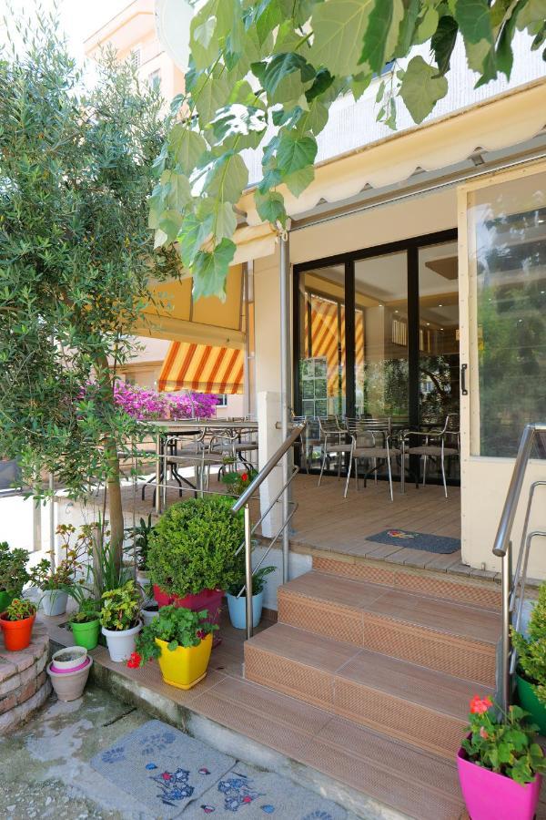 Adi-vera Apartment *