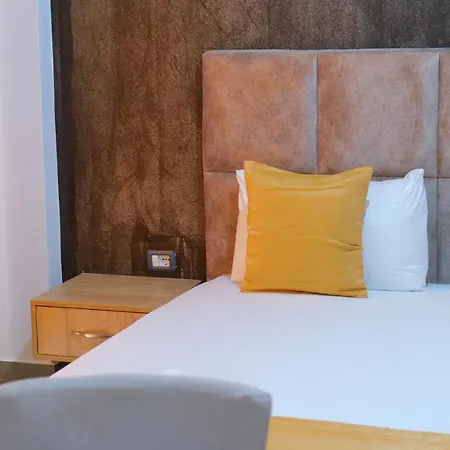 Hotel Adi-Vera Sarande Exterior photo