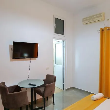 Hotel Adi-Vera Sarande Exterior photo
