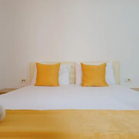 Hotel Adi-Vera Sarande Exterior photo