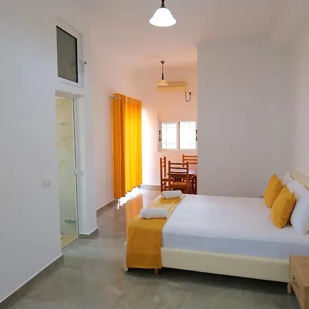 Hotel Adi-Vera Sarande Exterior photo