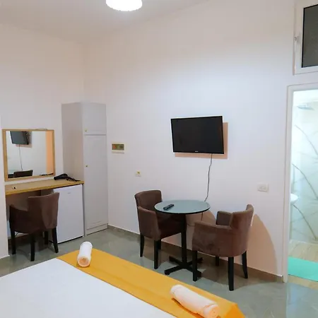 Hotel Adi-Vera Sarande Exterior photo