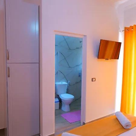 Hotel Adi-Vera Sarande Exterior photo