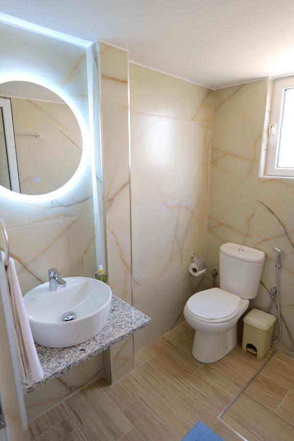 Adi-vera Apartment *